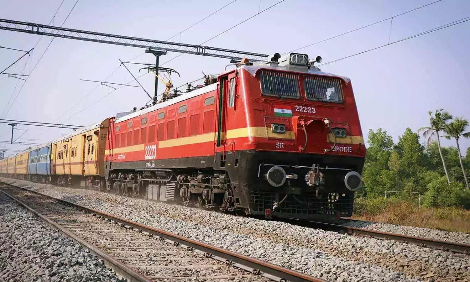 youth injured after falling from train in Tanur