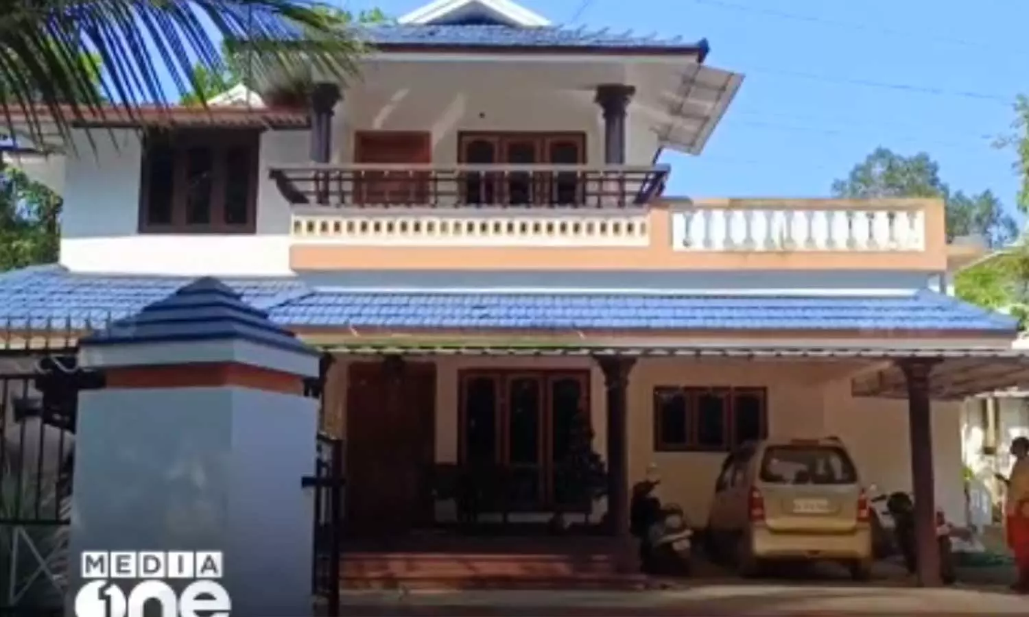 പിറവത്ത് ഭാര്യയെ കൊന്ന് ഭർത്താവ് ജീവനൊടുക്കി; മക്കൾക്കും വെട്ടേറ്റു പിറവത്ത് ഭാര്യയെ കൊന്ന് ഭർത്താവ് ജീവനൊടുക്കി; മക്കൾക്കും വെട്ടേറ്റു