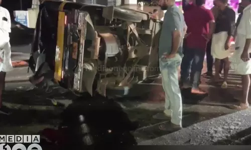 Auto driver died after auto rickshaw collided with car in Koyilandy