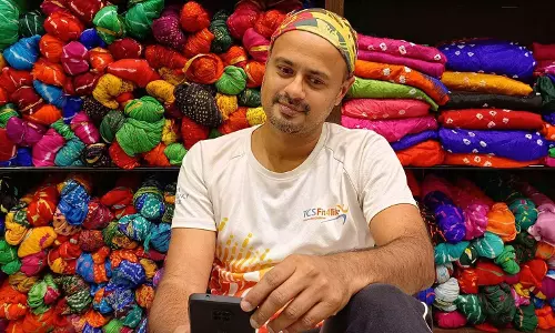 മൂര്‍ച്ച കൂട്ടിക്കൊണ്ടേയിരിക്കണം എന്ന് തീരുമാനിച്ചാല്‍ത്തന്നെയും കാല്‍വഴുതി സാമൂഹ്യമാധ്യമച്ചുഴികളില്‍ വട്ടം കറങ്ങി, തിരിച്ചു നീന്തിക്കയറല്‍ പ്രക്രിയ തുടര്‍ന്നുകൊണ്ടേയിരുന്ന വര്‍ഷം.