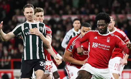 പലവഴിയേ താരങ്ങളും പരിശീലകനും; പാഠം പഠിക്കാതെ ചുവന്ന ചെകുത്താൻമാർ