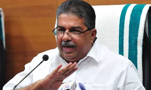 ബി.ജെ.പി വിരുന്നിന് വിളിച്ചപ്പോൾ ബിഷപ്പുമാർക്ക് രോമാഞ്ചം,  മുന്തിരി വാറ്റിയതും കേക്കും കഴിച്ചപ്പോൾ മണിപ്പൂർ മറന്നു; വിമർശനവുമായി സജി ചെറിയാൻ