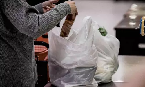 ഒറ്റത്തവണ മാത്രം ഉപയോഗിക്കാവുന്ന പ്ലാസ്റ്റിക് ക്യാരി ബാഗുകൾക്ക് ദുബൈയിൽ തിങ്കളാഴ്ച മുതൽ നിരോധനം