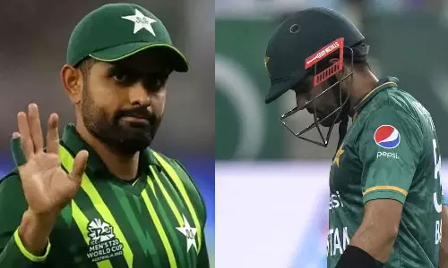 എന്ത് പറ്റി ബാബർ അസമിന്? വടിയെടുത്ത് ആരാധകർ, പിന്തുണയുമായി മുഹമ്മദ് യൂസുഫ്‌