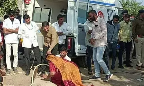 girl child rescued from borewell in a Gujarat village dies