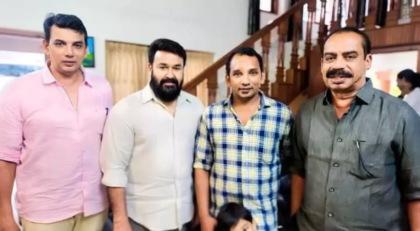 Mohanlal with Mamukoya’s family Mohanlal with Mamukoya’s family