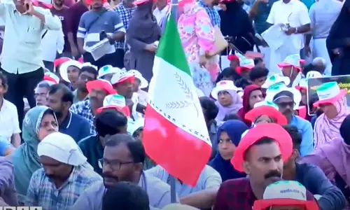 എയ്ഡഡ് സംവരണം, ജാതി സെൻസസ്: വെൽഫെയർ പാർട്ടി സെക്രട്ടറിയേറ്റ് വളഞ്ഞ് പ്രതിഷേധിക്കുന്നു എയ്ഡഡ് സംവരണം, ജാതി സെൻസസ്: വെൽഫെയർ പാർട്ടി സെക്രട്ടറിയേറ്റ് വളഞ്ഞ് പ്രതിഷേധിക്കുന്നു