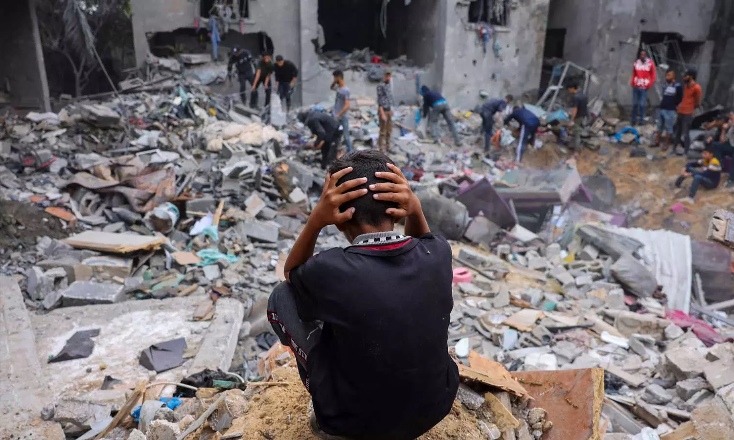 ഗസ്സയിൽ 5 വയസുകാരൻ ഉൾപ്പടെ 14  പേരെ ഇസ്രായേൽ ബോംബിട്ട് കൊന്നു