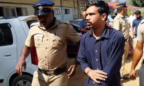 വണ്ടിപ്പെരിയാർ കേസ്; പ്രതിയെ വെറുതെ വിട്ടതിനെതിരെ അപ്പീൽ, പ്രതിക്ക് നോട്ടീസ് വണ്ടിപ്പെരിയാർ കേസ്; പ്രതിയെ വെറുതെ വിട്ടതിനെതിരെ അപ്പീൽ, പ്രതിക്ക് നോട്ടീസ്