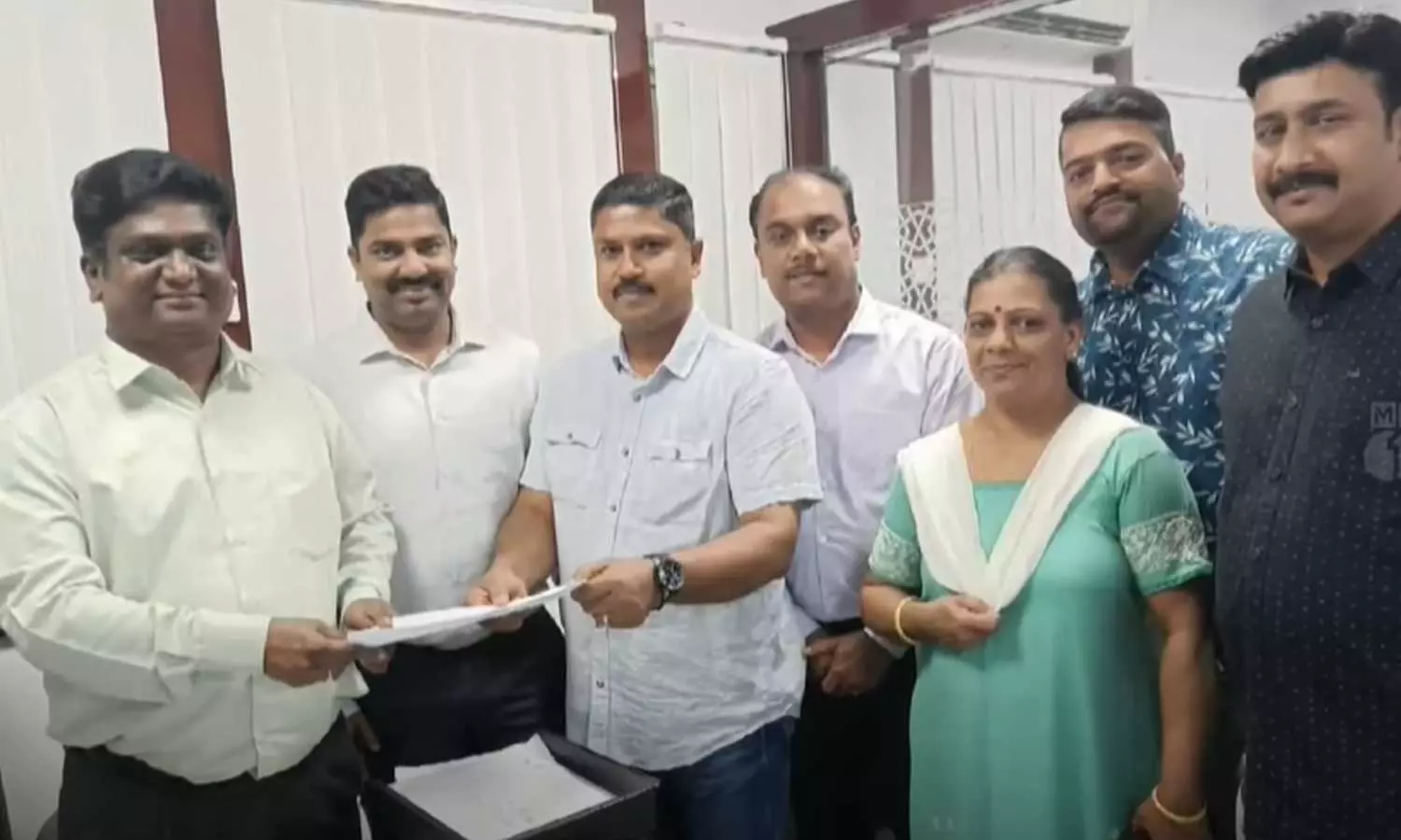 Parents Submitted the petition to the Chairman of the Board in Oman schools Parents Submitted the petition to the Chairman of the Board in Oman schools