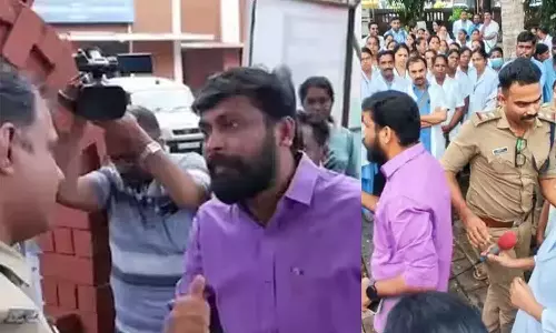 കണ്ണൂരിൽ സമരം നടത്തിയ ന​ഴ്സുമാരുടെ സംഘടനക്കെതിരെ പൊലീസ് കേസെടുത്തു