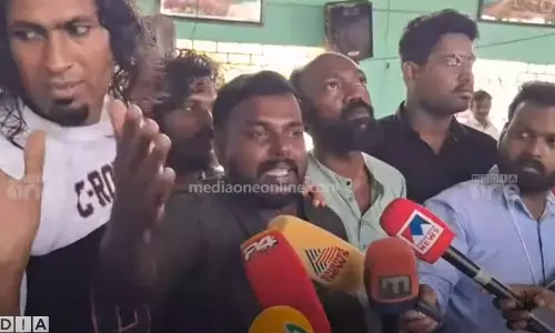 kerala school kalolsavam 2024,Inaccuracy in the sound systems of the folk song stage; Protest at the festival venue,school kalolsavam 2024,നാടന്‍ പാട്ട് വേദിയില്‍ പ്രതിഷേധം