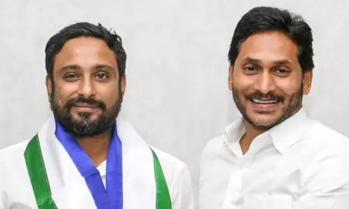 വന്നതും പോയതും പെട്ടെന്ന്; വൈഎസ്ആർ കോൺഗ്രസിൽ നിന്ന് രാജിവെച്ച് അമ്പട്ടി റായ്ഡു വന്നതും പോയതും പെട്ടെന്ന്; വൈഎസ്ആർ കോൺഗ്രസിൽ നിന്ന് രാജിവെച്ച് അമ്പട്ടി റായ്ഡു