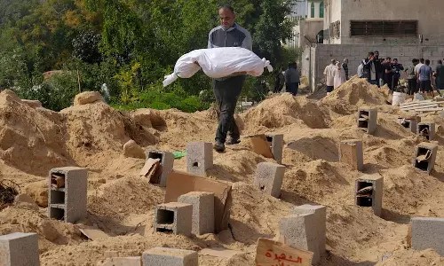 ക്രൂരത തുടർന്ന് ഇസ്രായേൽ; ഖബറുകളിൽനിന്ന് 150 മൃതദേഹങ്ങൾ കടത്തി ക്രൂരത തുടർന്ന് ഇസ്രായേൽ; ഖബറുകളിൽനിന്ന് 150 മൃതദേഹങ്ങൾ കടത്തി