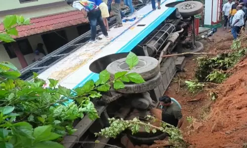 12 injured as KSRTC bus overturns in Kalpetta, Wayanad, Vellaramkunnu