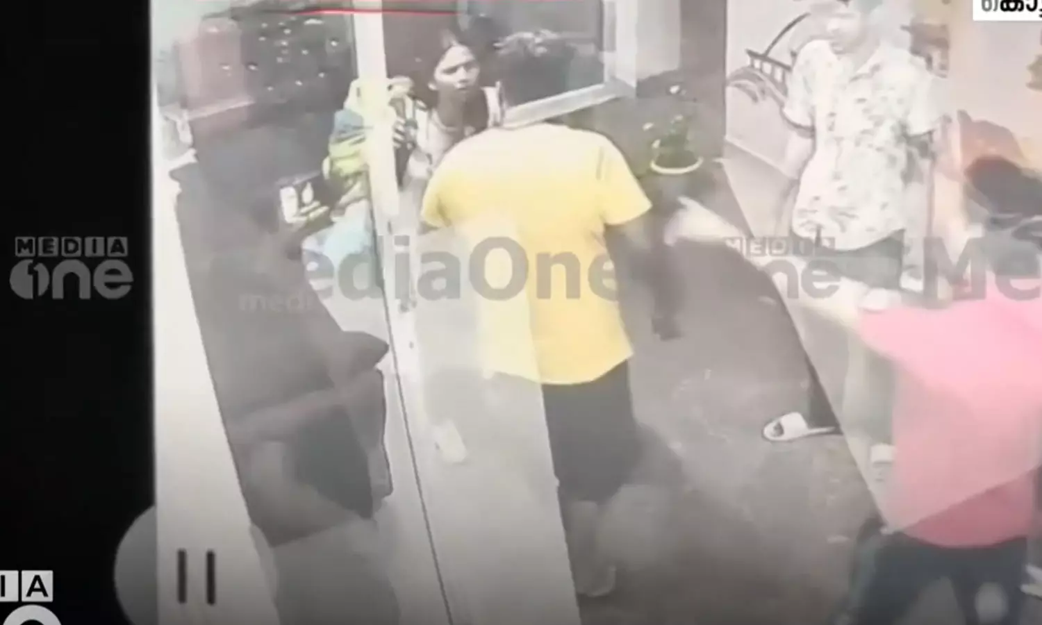 Lady Attack , Kochi crime,arrest,Tourist home owner,Ben Tourist Home kochi,Tourist Home kochi,breaking news malayalam,യുവതിക്ക് മര്ദനം Lady Attack , Kochi crime,arrest,Tourist home owner,Ben Tourist Home kochi,Tourist Home kochi,breaking news malayalam,യുവതിക്ക് മര്ദനം