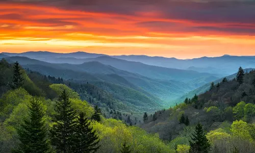 പ്രതിവര്‍ഷം ഒന്‍പത് മില്യന്‍ സന്ദര്‍ശകരെത്തുന്ന സ്‌മോകി മൗണ്ടന്‍