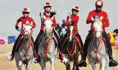 വീറും വാശിയും നിറഞ്ഞ് ബഹ്റൈനിലെ കുതിരയോട്ട മത്സരം വീറും വാശിയും നിറഞ്ഞ് ബഹ്റൈനിലെ കുതിരയോട്ട മത്സരം