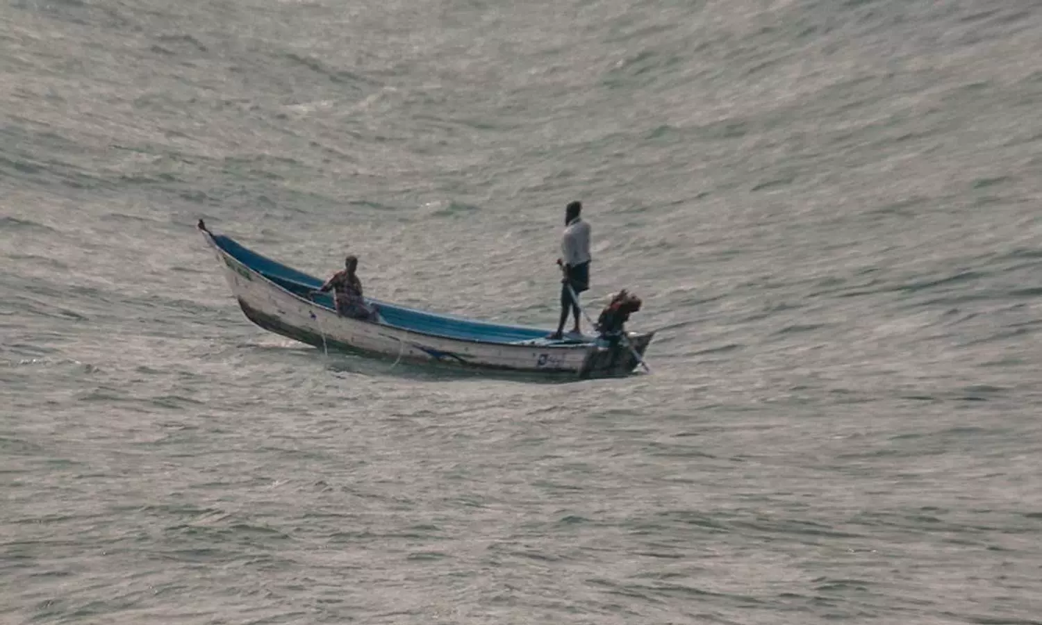 Fisherman missing in the sea at Kozhikode Nandi, Nandi fiber boat accident Fisherman missing in the sea at Kozhikode Nandi, Nandi fiber boat accident