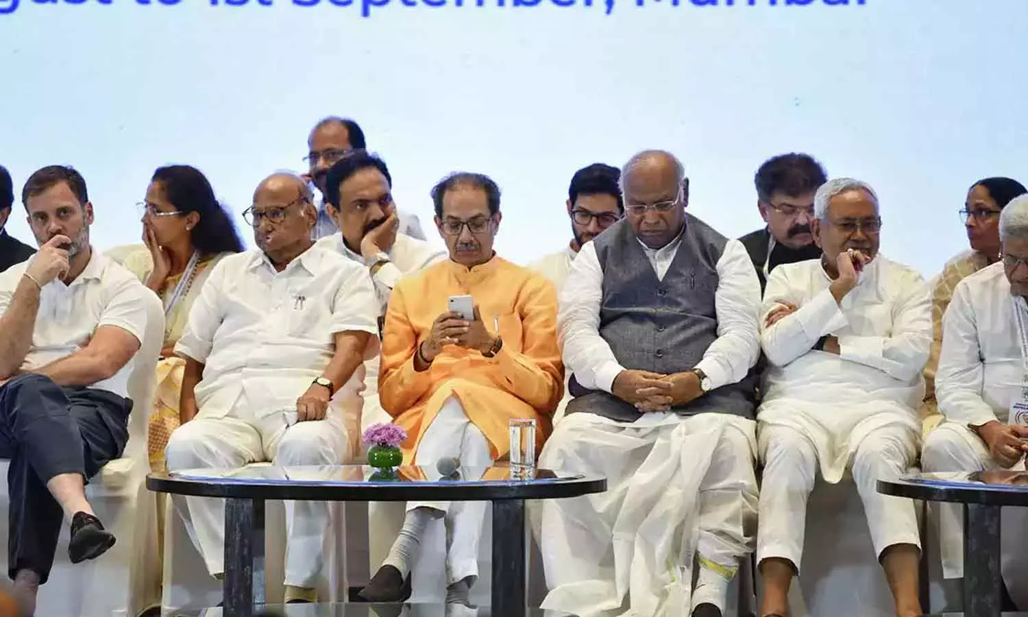 ഇൻഡ്യ മുന്നണി സീറ്റ് വിഭജന ചർച്ചകൾ വേഗത്തിലാക്കാൻ കോൺഗ്രസിന് മേൽ സമ്മർദമേറുന്നു