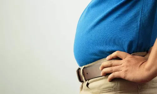 The dangers of sucking in your stomach too much