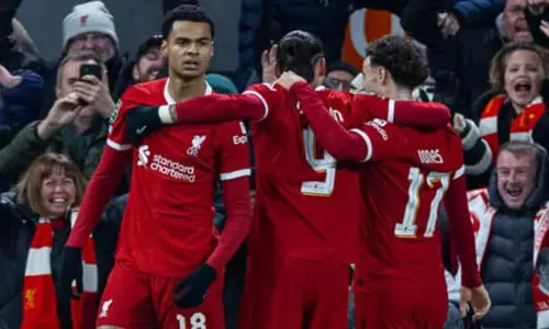 കരബാവോ കപ്പ്: ആൻഫീൽഡിൽ ലിവർപൂൾ തേരോട്ടം കരബാവോ കപ്പ്: ആൻഫീൽഡിൽ ലിവർപൂൾ തേരോട്ടം