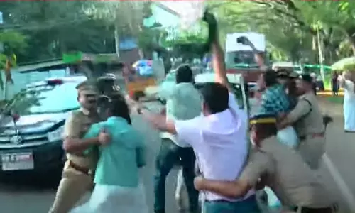 pinarayi vijayan,Black flag protest of Youth Congress,Black Flag Protest against pinarayi vijayan,latest malayalam news,കരിങ്കൊടി പ്രതിഷേധം