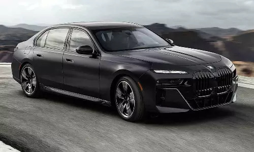 ഇലക്ട്രിക് കാറിന്റെ ഇഷ്ട നമ്പറിന് വ്യവസായി മുടക്കിയത്  ഏഴര ലക്ഷം രൂപ