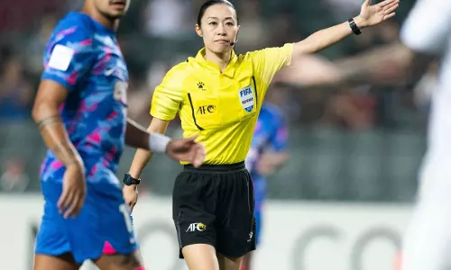 ഏഷ്യന് കപ്പ് ഫുട്ബോളിലെ വനിതാ റഫറിയുടെ അരങ്ങേറ്റം ഇന്ത്യയുടെ മത്സരത്തില് ഏഷ്യന് കപ്പ് ഫുട്ബോളിലെ വനിതാ റഫറിയുടെ അരങ്ങേറ്റം ഇന്ത്യയുടെ മത്സരത്തില്