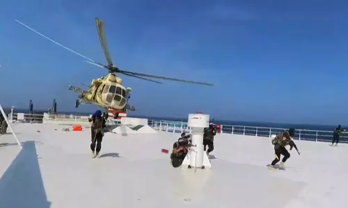 Houthi Chief Negotiator: Attacks on Ships in Red Sea Wont Affect Peace Talks with Saudi Arabia