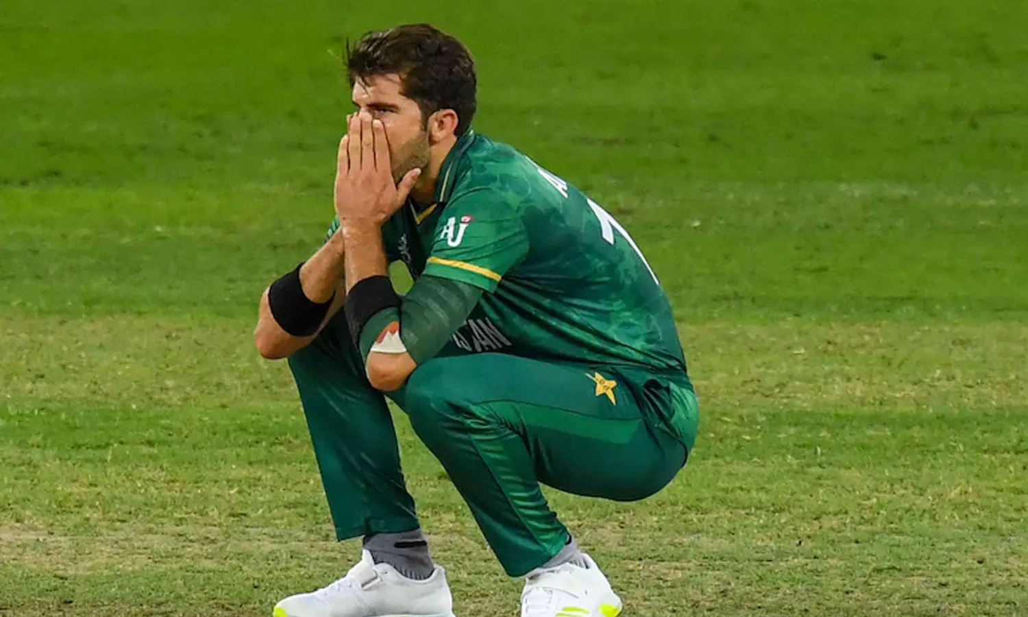 ഒരോവറില് വിട്ടു കൊടുത്തത് 24 റണ്സ്; നായകനായുള്ള അരങ്ങേറ്റത്തിൽ നാണക്കേടുമായി അഫ്രീദി ഒരോവറില് വിട്ടു കൊടുത്തത് 24 റണ്സ്; നായകനായുള്ള അരങ്ങേറ്റത്തിൽ നാണക്കേടുമായി അഫ്രീദി