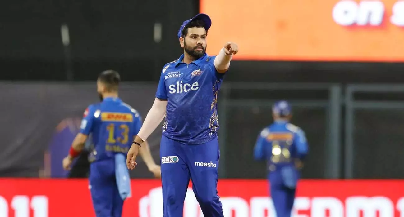 വീണ്ടും മുംബൈ ഇന്ത്യൻസ് അപമാനം; ഇന്ത്യൻ ടീം പോസ്റ്ററിൽ നിന്നും രോഹിതിനെ വെട്ടി, വിമർശനവുമായി ആരാധകർ വീണ്ടും മുംബൈ ഇന്ത്യൻസ് അപമാനം; ഇന്ത്യൻ ടീം പോസ്റ്ററിൽ നിന്നും രോഹിതിനെ വെട്ടി, വിമർശനവുമായി ആരാധകർ