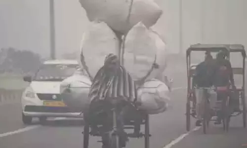 തണുപ്പകറ്റാൻ കൽക്കരി കത്തിച്ചു: ഡൽഹിയിൽ പുക ശ്വസിച്ച് നാല് മരണം