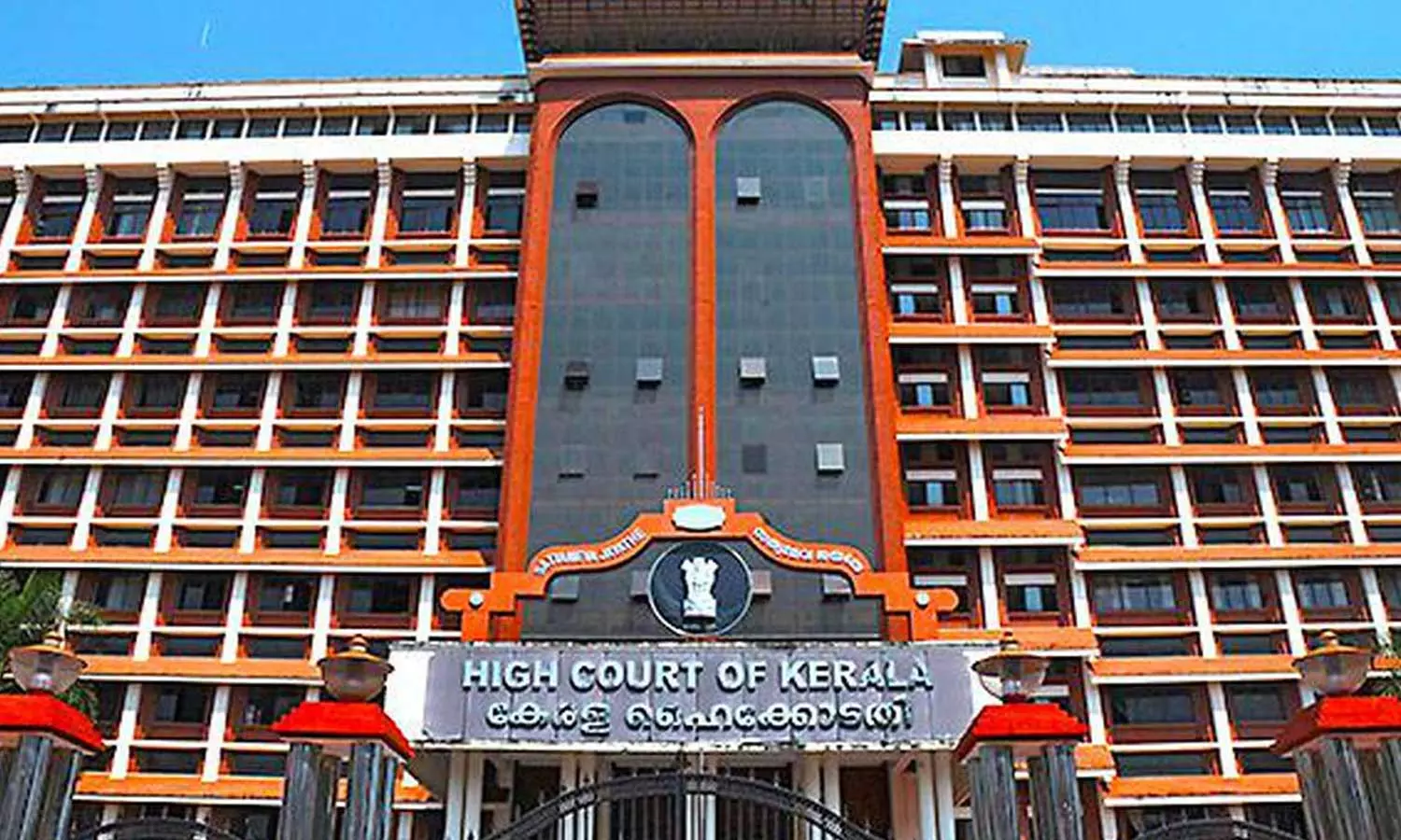 വനിതാ ജീവനക്കാരുടെ സ്ഥലംമാറ്റം: തൊഴിലുടമകൾ സഹാനുഭൂതിയോടെ പെരുമാറണമെന്ന് ഹൈക്കോടതി വനിതാ ജീവനക്കാരുടെ സ്ഥലംമാറ്റം: തൊഴിലുടമകൾ സഹാനുഭൂതിയോടെ പെരുമാറണമെന്ന് ഹൈക്കോടതി