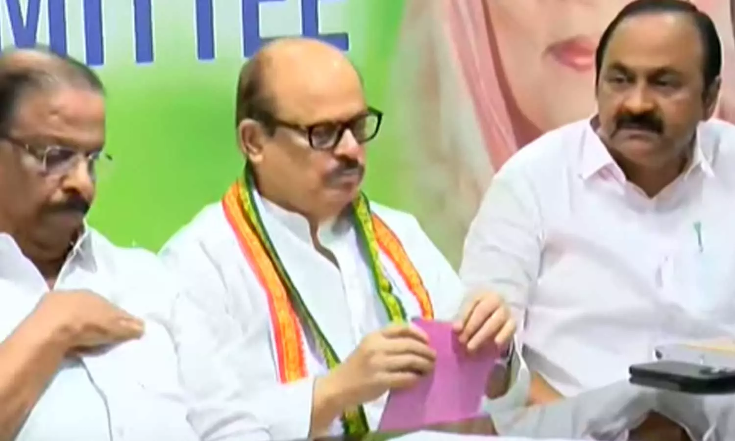 കെപിസിസി രാഷ്ട്രീയകാര്യ സമിതി പുനഃസംഘടിപ്പിച്ചു; 36 അംഗങ്ങൾ കെപിസിസി രാഷ്ട്രീയകാര്യ സമിതി പുനഃസംഘടിപ്പിച്ചു; 36 അംഗങ്ങൾ