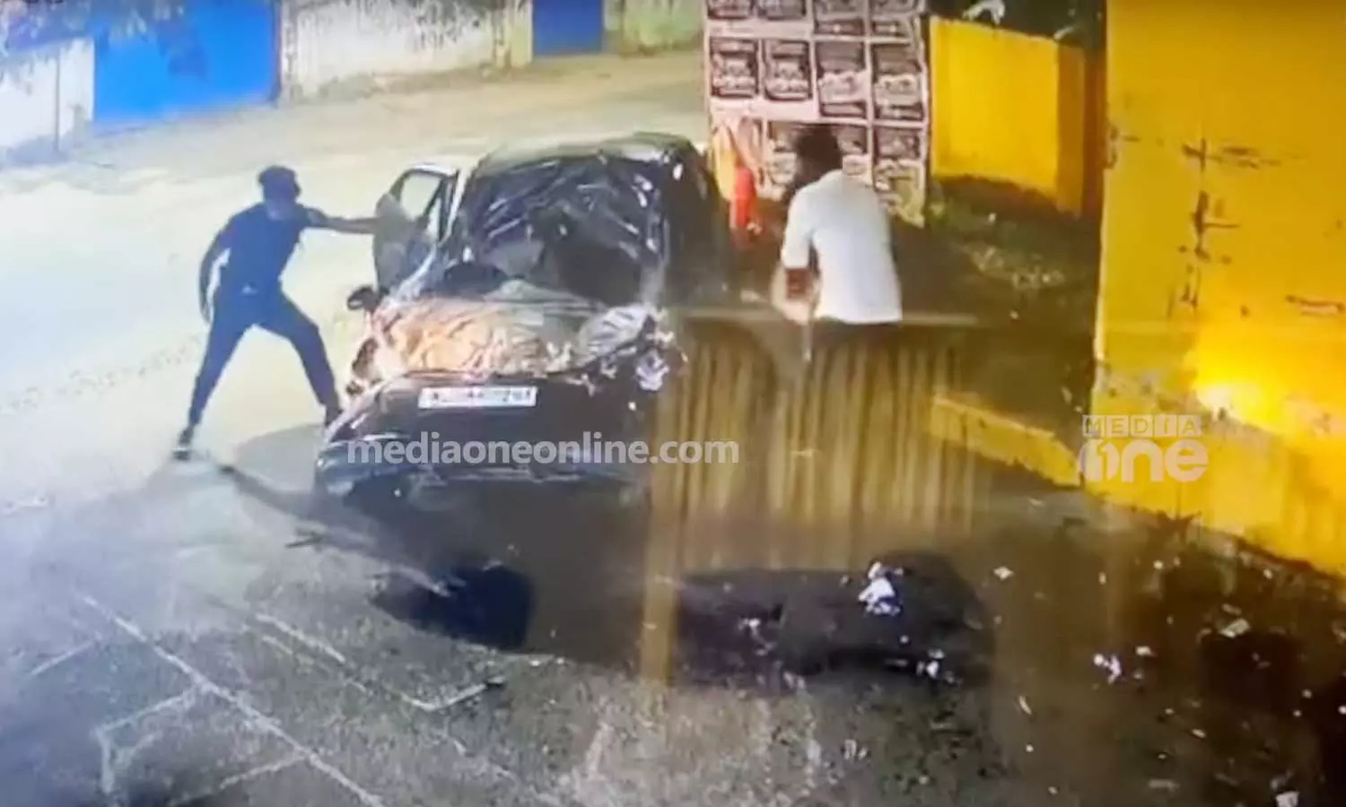 Young man died after his car rammed into the wall of Thiruvananthapuram Muttathara Engineering College, Young man died in Muttathara car accident Young man died after his car rammed into the wall of Thiruvananthapuram Muttathara Engineering College, Young man died in Muttathara car accident