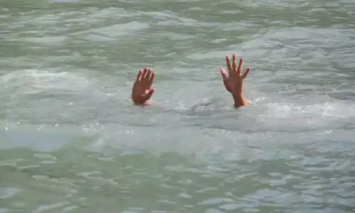 കൊല്ലത്ത് ആറ്റിൽ കുളിക്കാനിറങ്ങിയ രണ്ട് വിദ്യാർഥികൾ മുങ്ങിമരിച്ചു