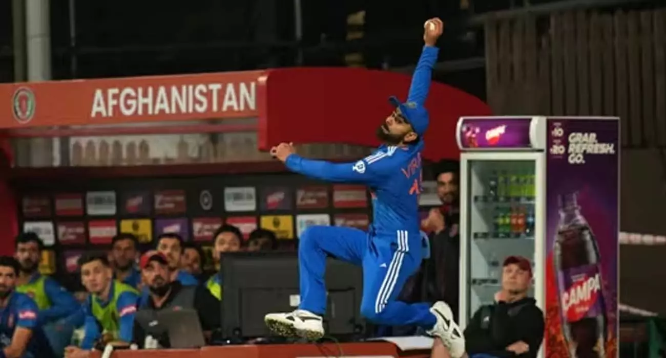 അവിശ്വസിനീയം കോഹ്ലിയുടെ ഈ ഫീൽഡിങ്; കളിമാറിയത് ഇവിടം മുതൽ അവിശ്വസിനീയം കോഹ്ലിയുടെ ഈ ഫീൽഡിങ്; കളിമാറിയത് ഇവിടം മുതൽ