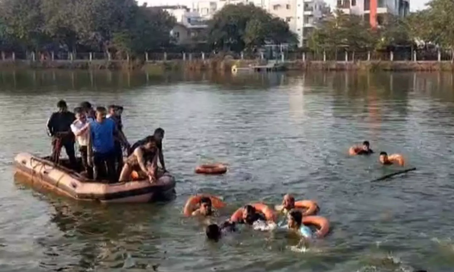 വഡോദരയിൽ ബോട്ട് മറിഞ്ഞ് 16 പേര്‍  മരിച്ച സംഭവം:  ഉന്നത തല അന്വേഷണം പ്രഖ്യാപിച്ച് സര്‍ക്കാര്‍