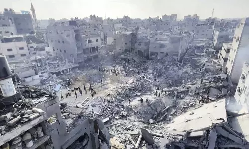 ആശുപത്രികളെ ലക്ഷ്യമിട്ട് ഇസ്രായേൽ: ബോംബാക്രമണത്തിൽ 77 ​ഫലസ്തീനികൾ കൊല്ലപ്പെട്ടതായി റിപ്പോർട്ട്