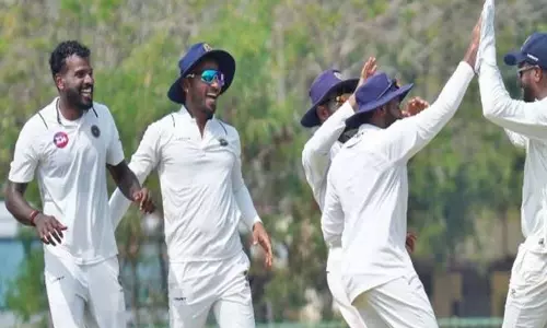 കേരളത്തിനെതിരെ മുംബൈക്ക് ബാറ്റിങ് തകർച്ച; രഹാനെ പൂജ്യത്തിന് പുറത്ത്