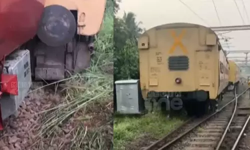Kannur Train Derail