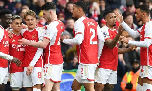 പാലസ് കോട്ട തകർത്ത് ഗണ്ണേഴ്‌സ്; അഞ്ച് ഗോൾ ജയവുമായി തിരിച്ചുവരവ്