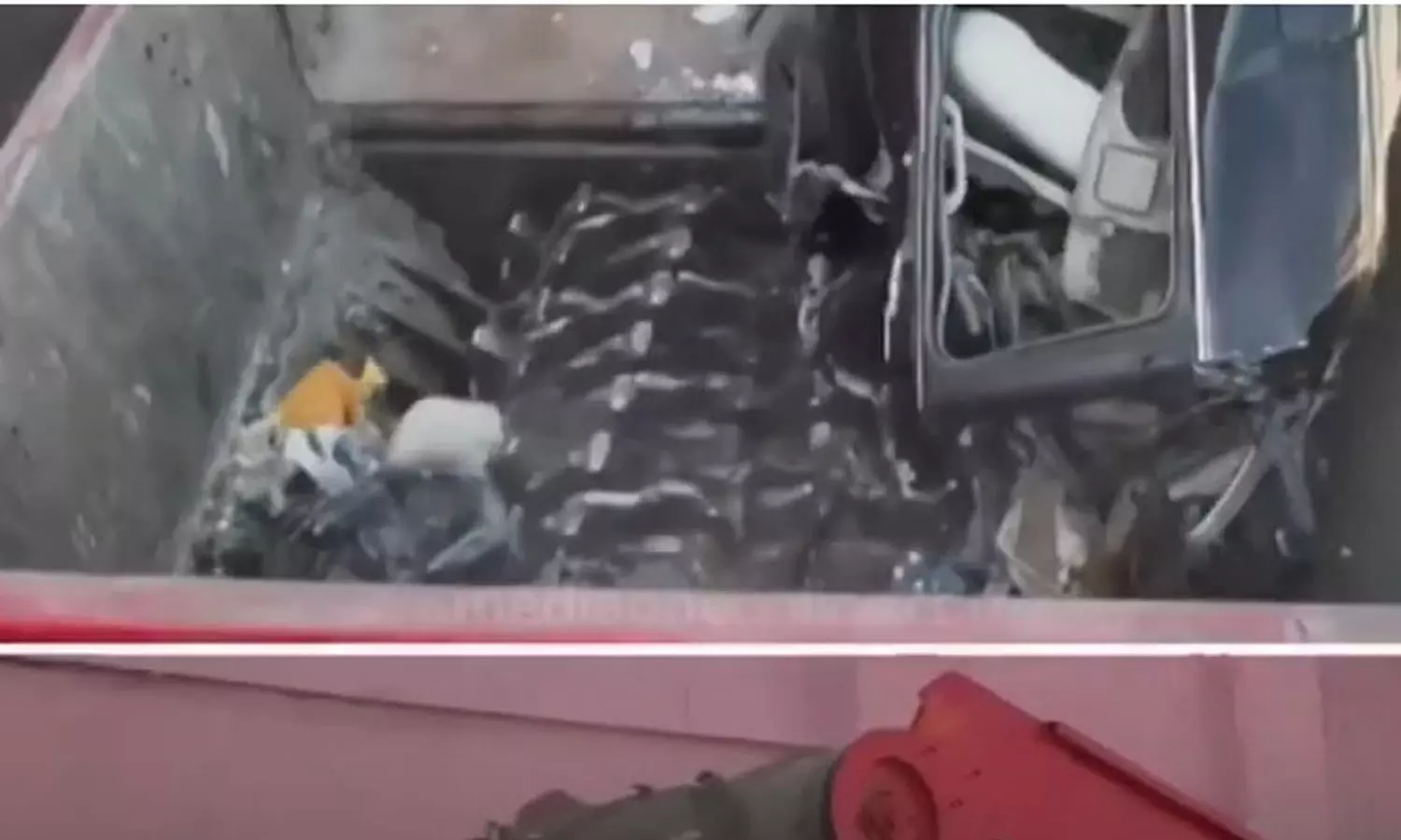 പൊതുനിരത്തില്‍ അശ്രദ്ധമായി ഓടിച്ച വാഹനം പിടിച്ചെടുത്ത് ‘പൊളിച്ചടുക്കി’ ഖത്തർ - വീഡിയോ