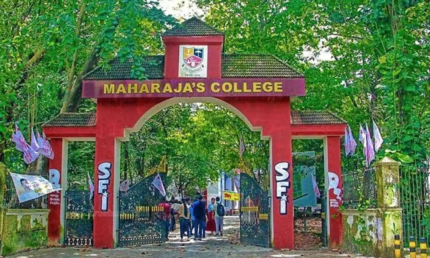 Maharajas College teacher Dr. Students with more complaints against Nizamuddin