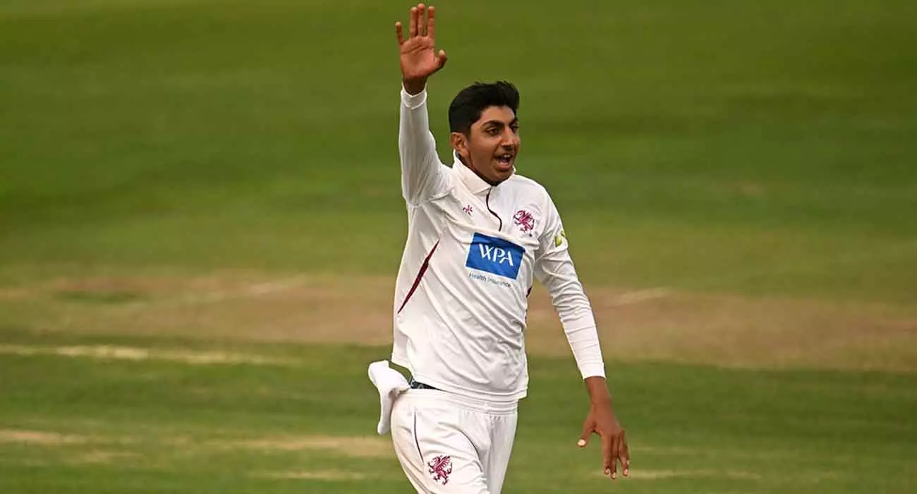 വിസയിൽ കുരുങ്ങി ഇന്ത്യയിലേക്കുള്ള വരവ് മുടങ്ങി; ഇംഗ്ലണ്ട് താരം ശുഹൈബ് ബഷീർ ആദ്യ ടെസ്റ്റിൽ നിന്ന് പുറത്ത്