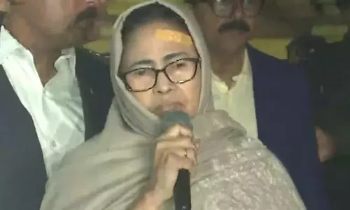 Mamata Banerjee injured in car accident