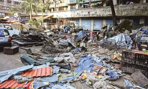 മുസ്​ലിം ഭൂരിപക്ഷമേഖലയിൽ ബുൾഡോസർ രാജുമായി മഹാരാഷ്ട്ര; ഒറ്റദിവസം മുംബൈയിൽ​ പൊളിച്ചത് 40 ഓളം കെട്ടിടങ്ങൾ