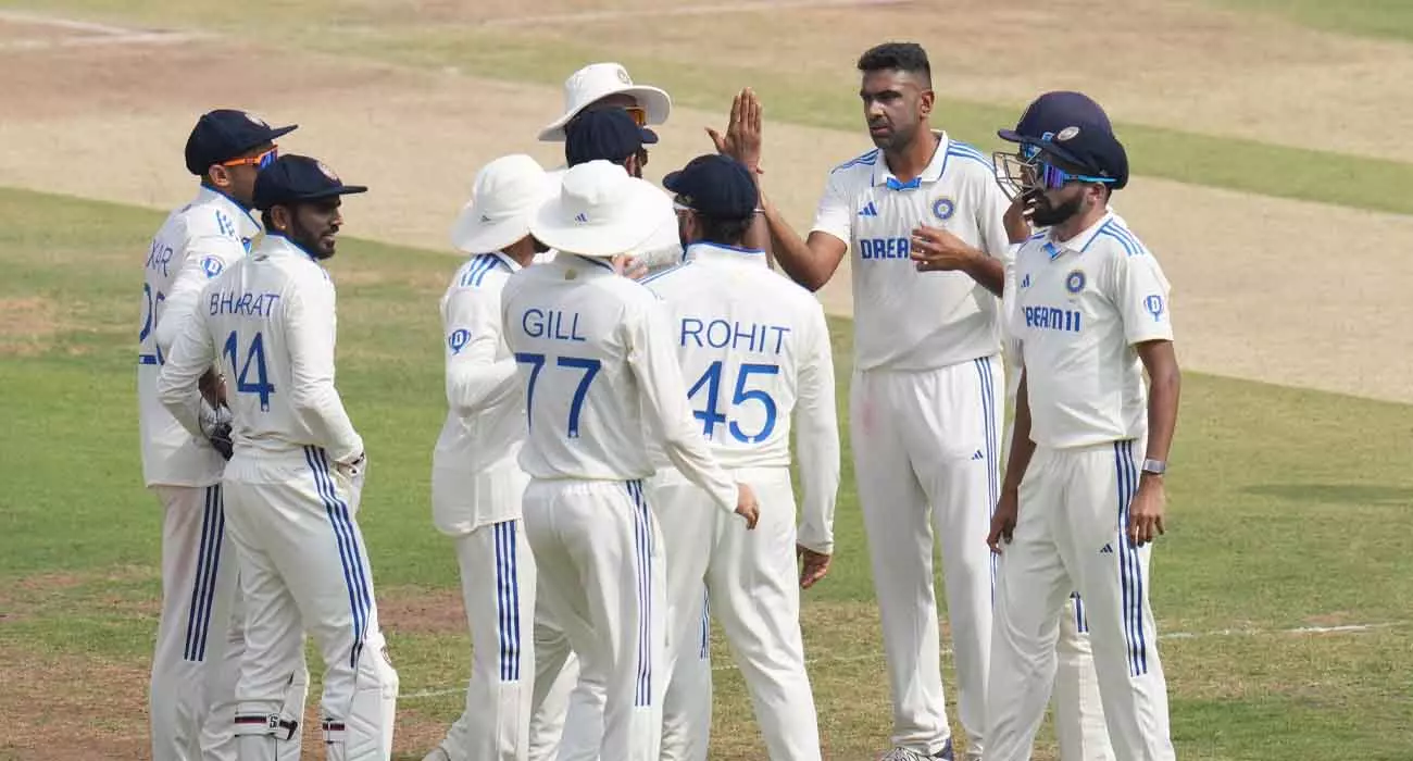 ഹൈദരാബാദ് ടെസ്റ്റിൽ ഇംഗ്ലണ്ടിന് ബാറ്റിങ് തകർച്ച; ആറുവിക്കറ്റ് നഷ്ടം, ഒലി പോപ്പിന് സെഞ്ചുറി