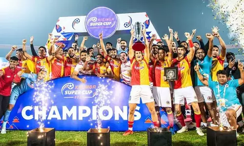 എക്സ്ട്രാ ടൈമിലേക്ക് നീണ്ട ആവേശ പോരാട്ടം; ഈസ്റ്റ് ബംഗാൾ സൂപ്പർ കപ്പ് ചാമ്പ്യൻമാർ എക്സ്ട്രാ ടൈമിലേക്ക് നീണ്ട ആവേശ പോരാട്ടം; ഈസ്റ്റ് ബംഗാൾ സൂപ്പർ കപ്പ് ചാമ്പ്യൻമാർ